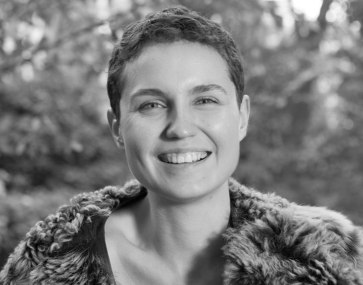 Smiling-lifestyle-fashion-photography-in-Brooklyn-New-York